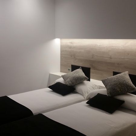 Hotel Travessera Barcellona Esterno foto