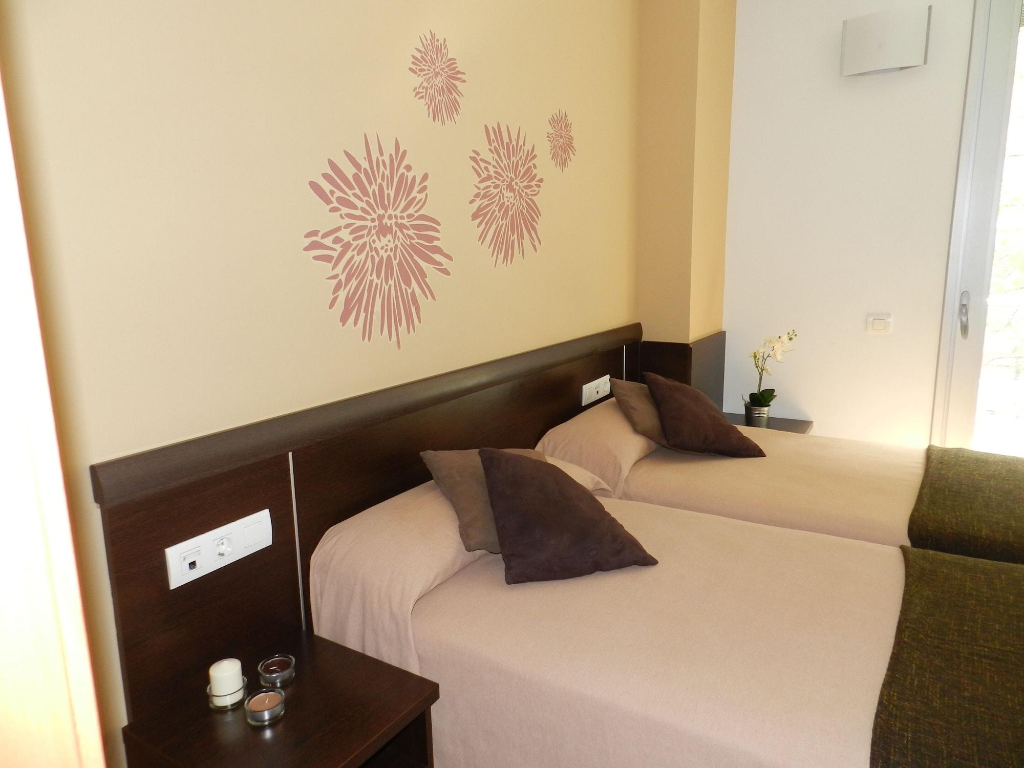 Hotel Travessera Barcellona Esterno foto