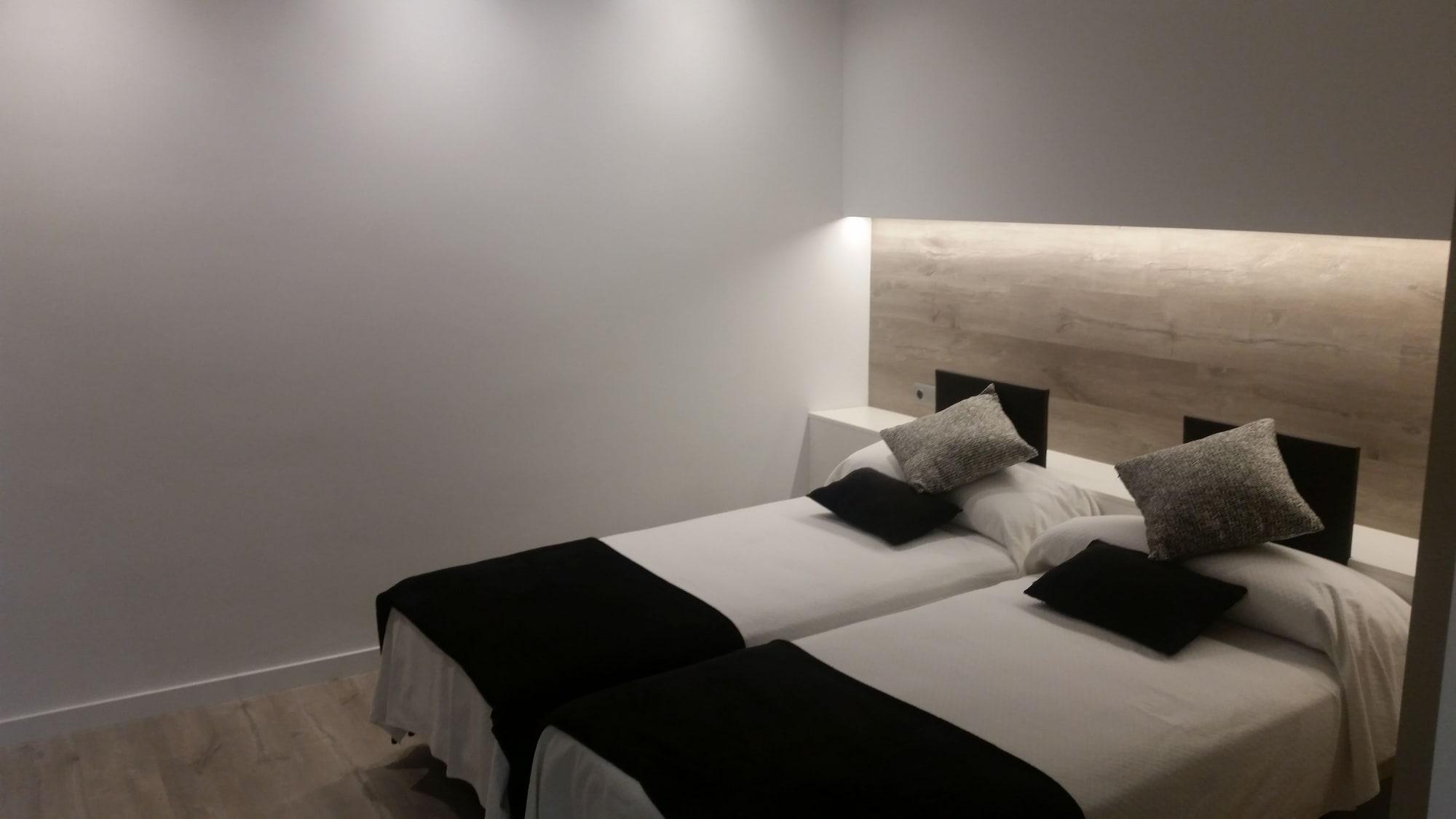 Hotel Travessera Barcellona Esterno foto