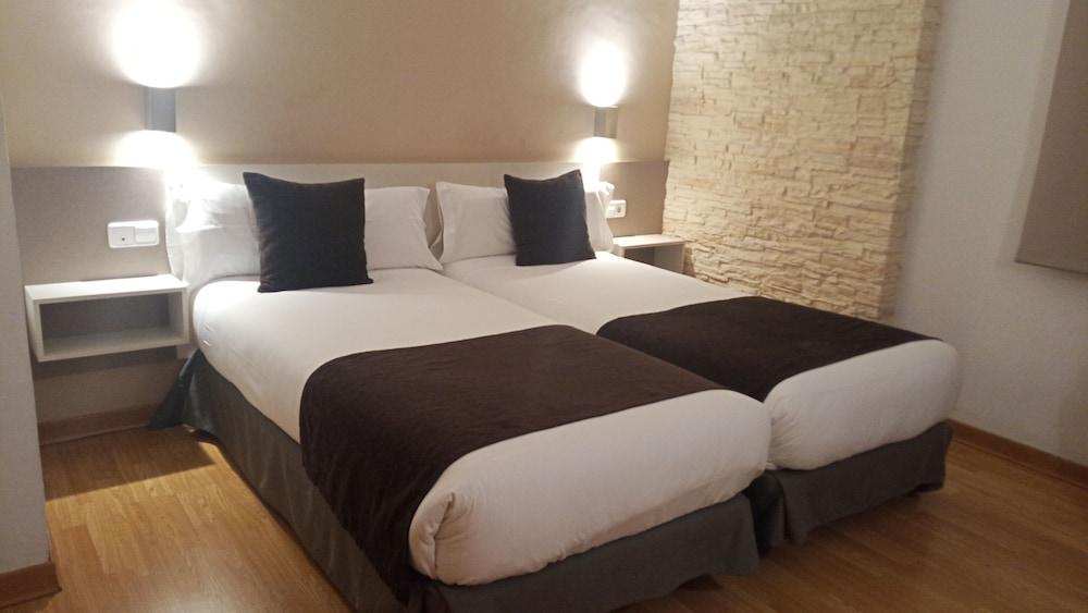 Hotel Travessera Barcellona Esterno foto