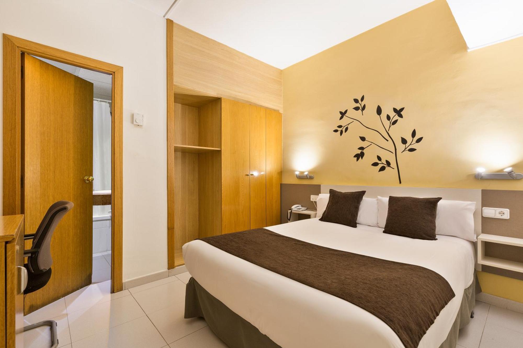 Hotel Travessera Barcellona Esterno foto