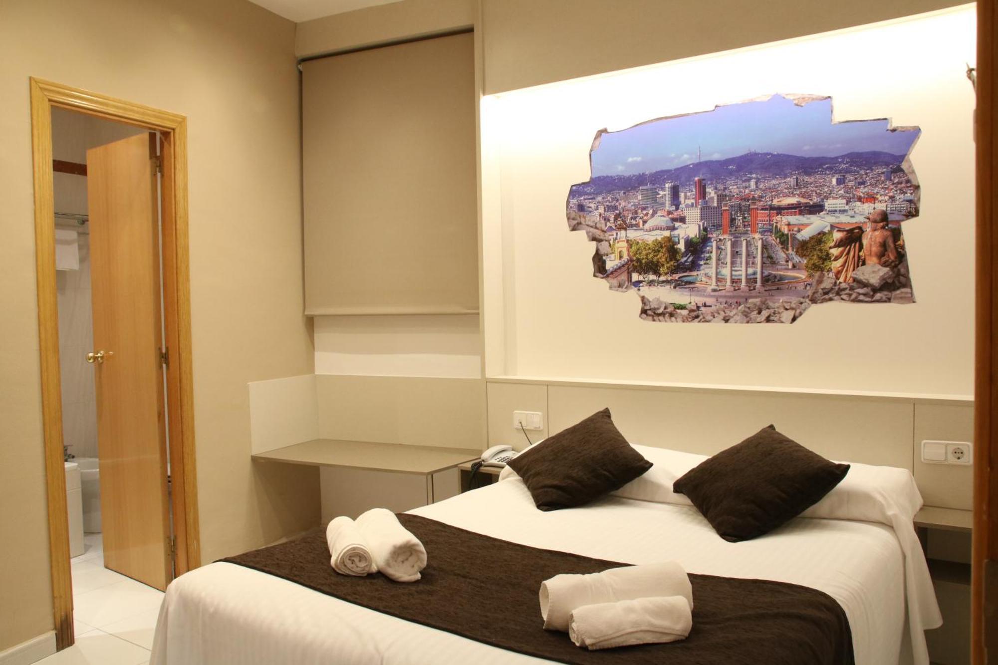 Hotel Travessera Barcellona Esterno foto