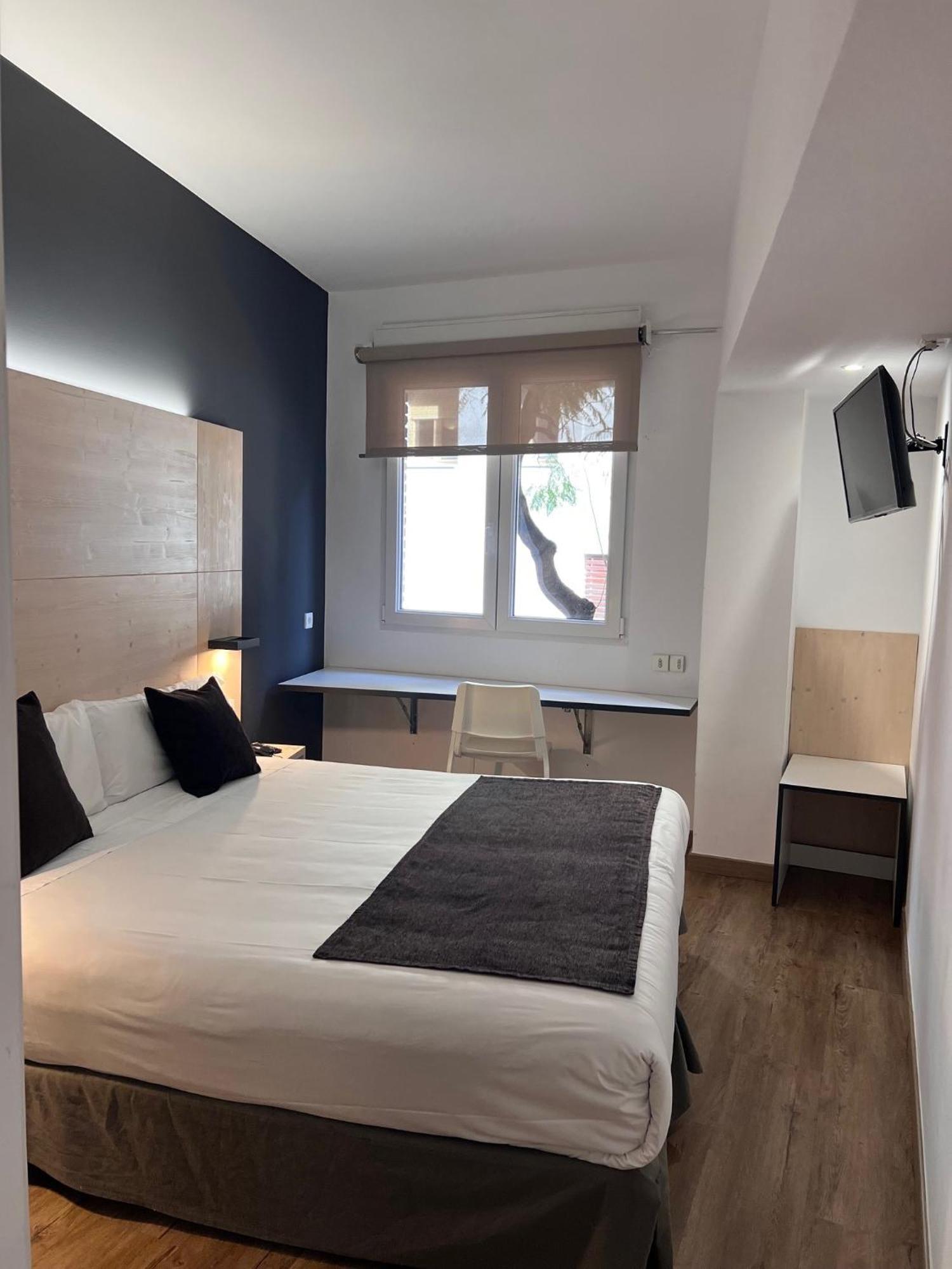 Hotel Travessera Barcellona Esterno foto