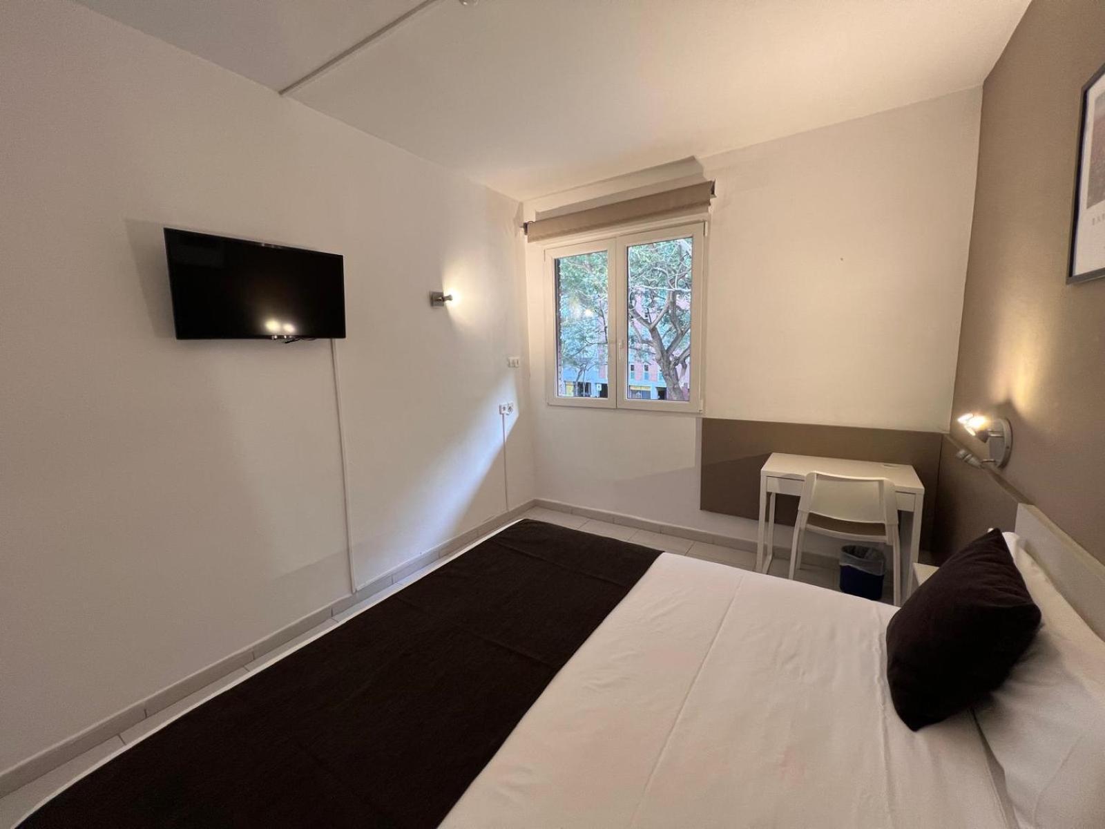 Hotel Travessera Barcellona Esterno foto