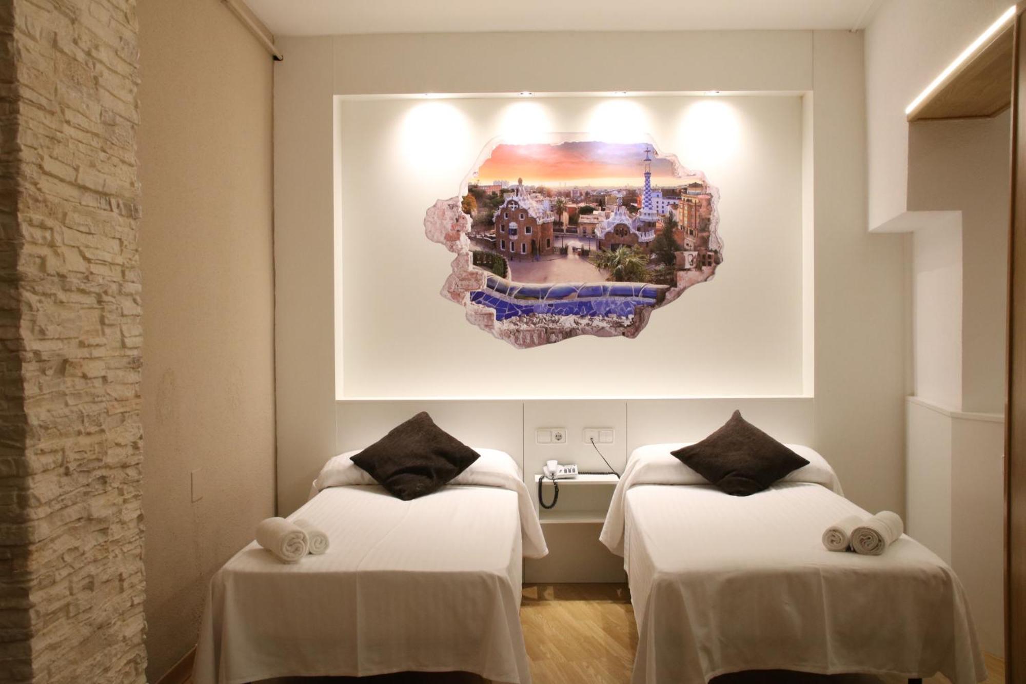 Hotel Travessera Barcellona Esterno foto