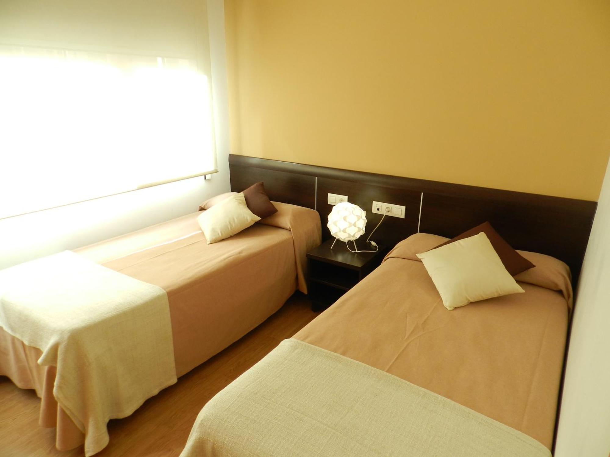 Hotel Travessera Barcellona Esterno foto
